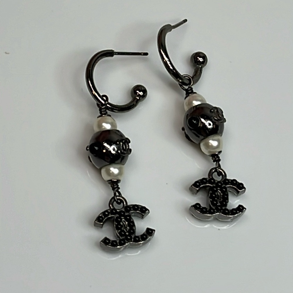 Chanel Vintage Drop Pearl Earrings 928$